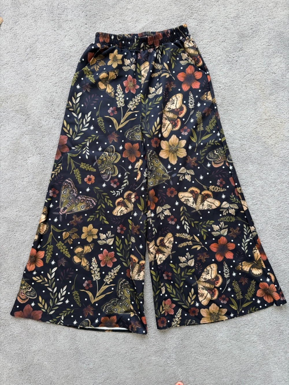 ROMWE Black Floral & Moth Print Wide-Leg Pants